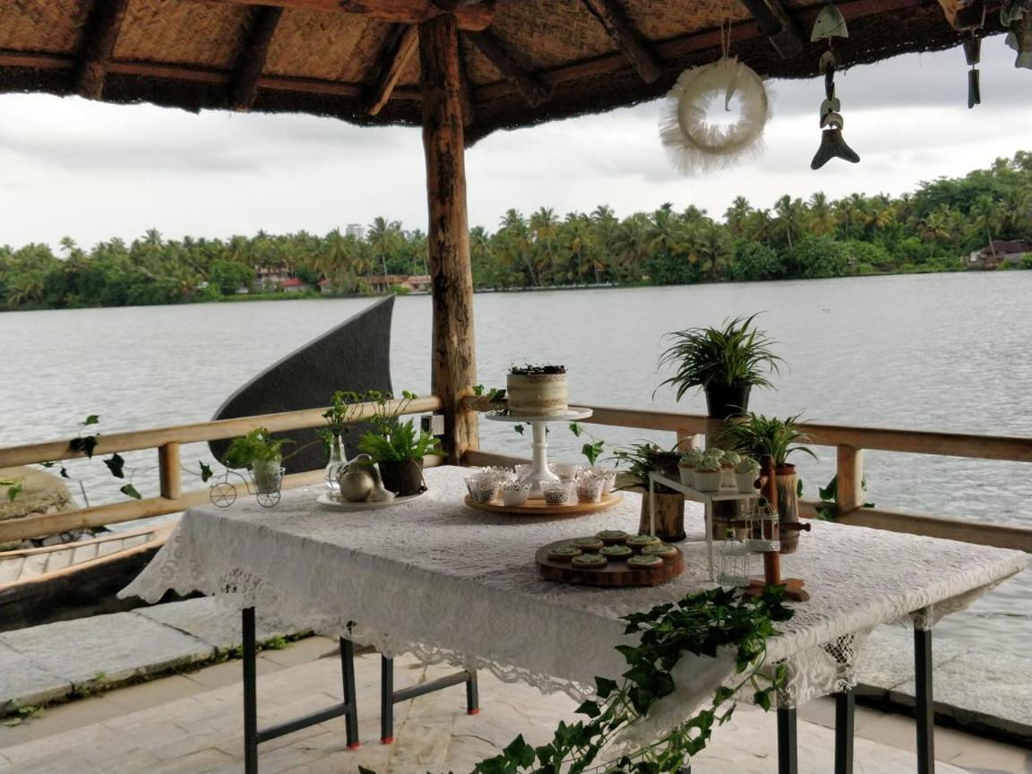 Kochi Baymaas Lake House المظهر الخارجي الصورة