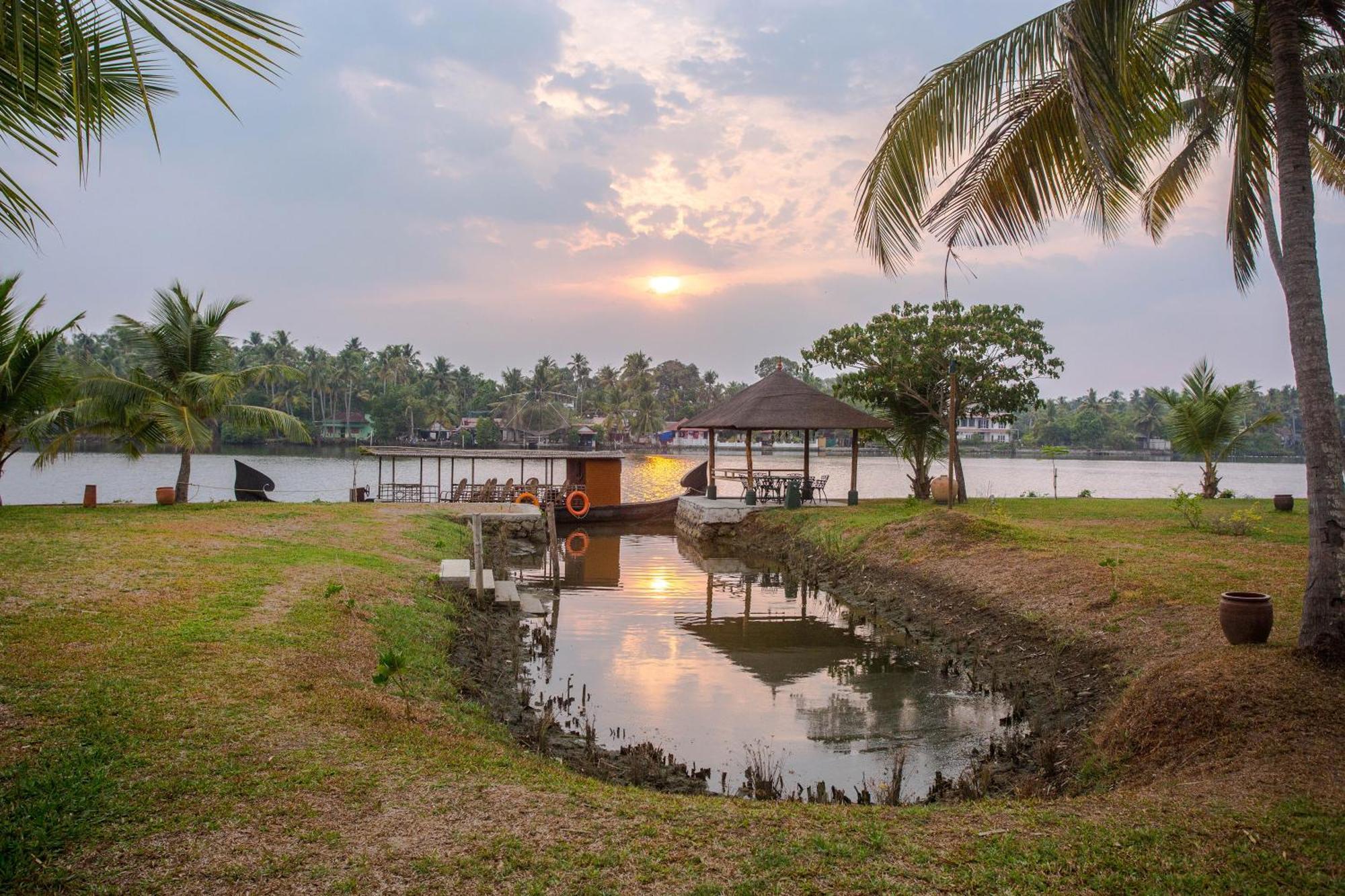 Kochi Baymaas Lake House المظهر الخارجي الصورة
