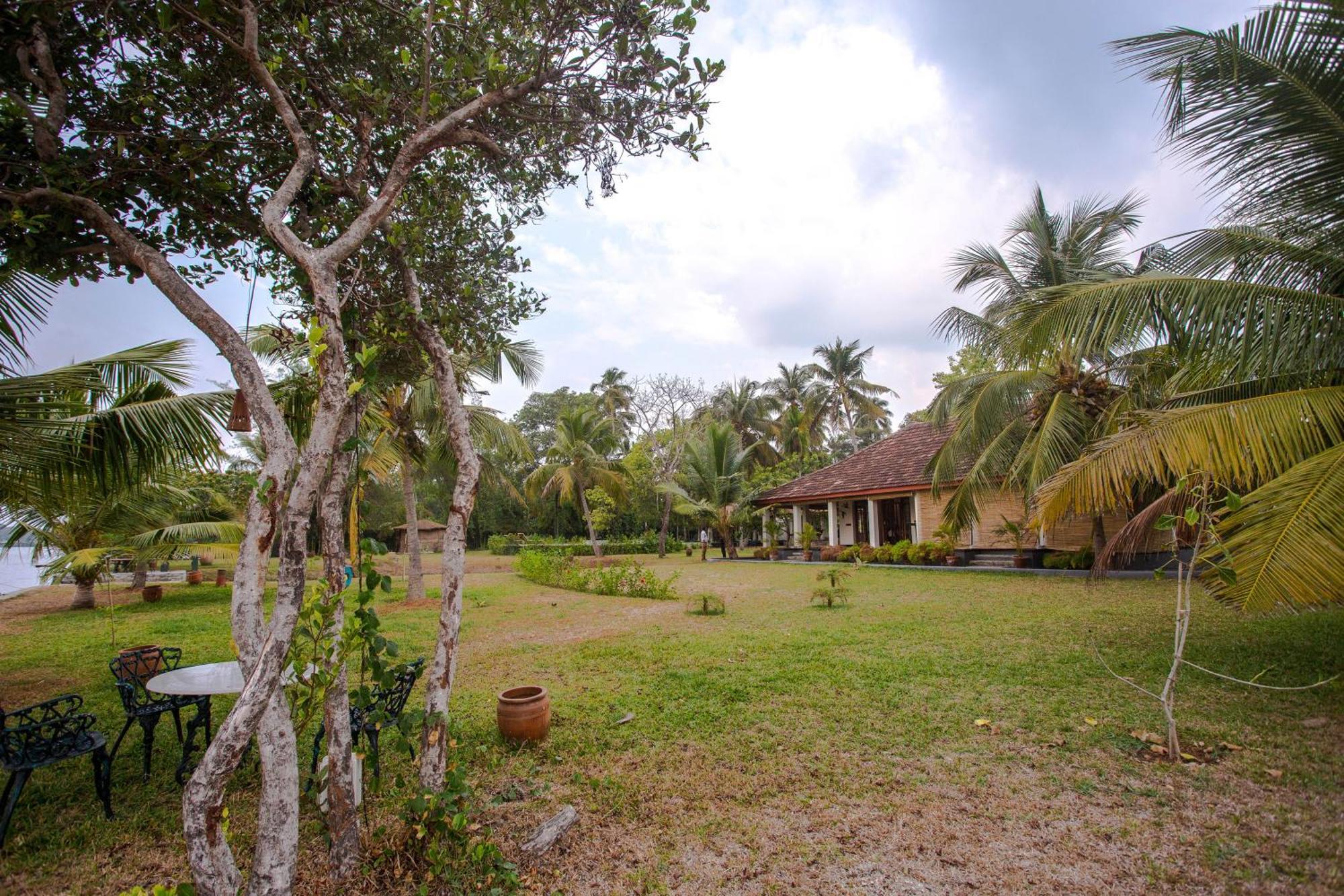 Kochi Baymaas Lake House المظهر الخارجي الصورة